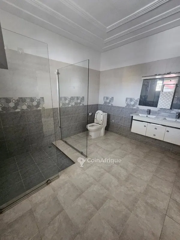 Villa duplex 6 pièces haut standing — Riviera Faya Cité BNETD