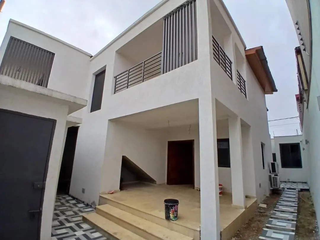 Maison 6 pièces 4 chambres — Cocody Angré Nouveau CHU