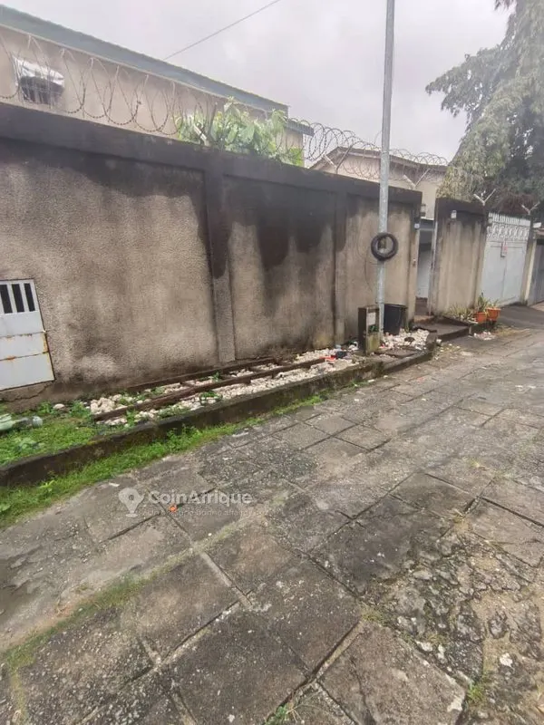 Location villa duplex 5 pièces+ une petite indépendante A louer Angré 9eme tranche dans la cité Sipim Tuilerie