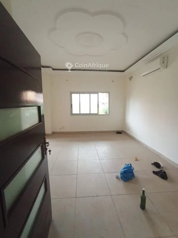 Appartement 3 pièces — Cocody 2 Plateaux