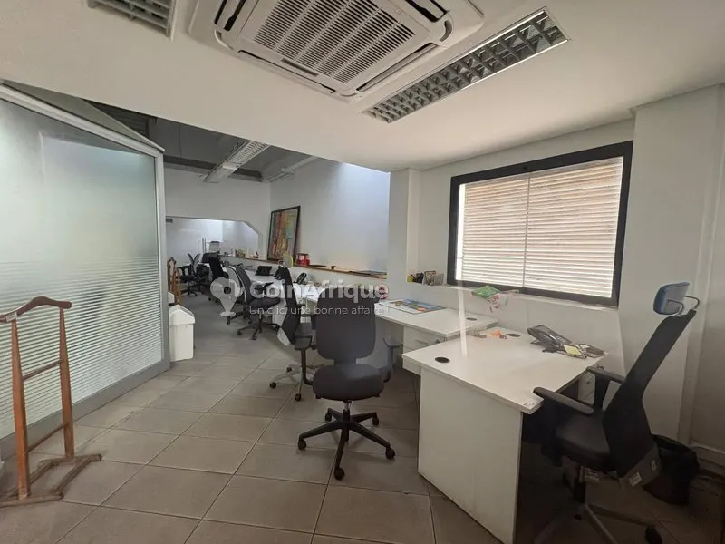 Immeuble de bureaux R+3 1335 m² — Plateau