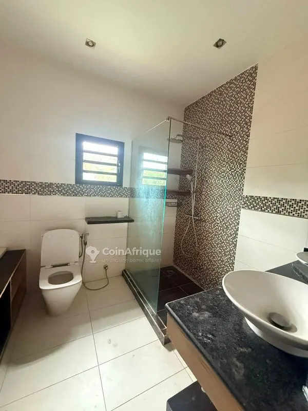 Villa duplex 5 chambres avec piscine — Cocody Riviera 3