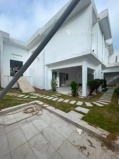 Location villa duplex 6 pièces  - Angré 8ème tranche dans cite