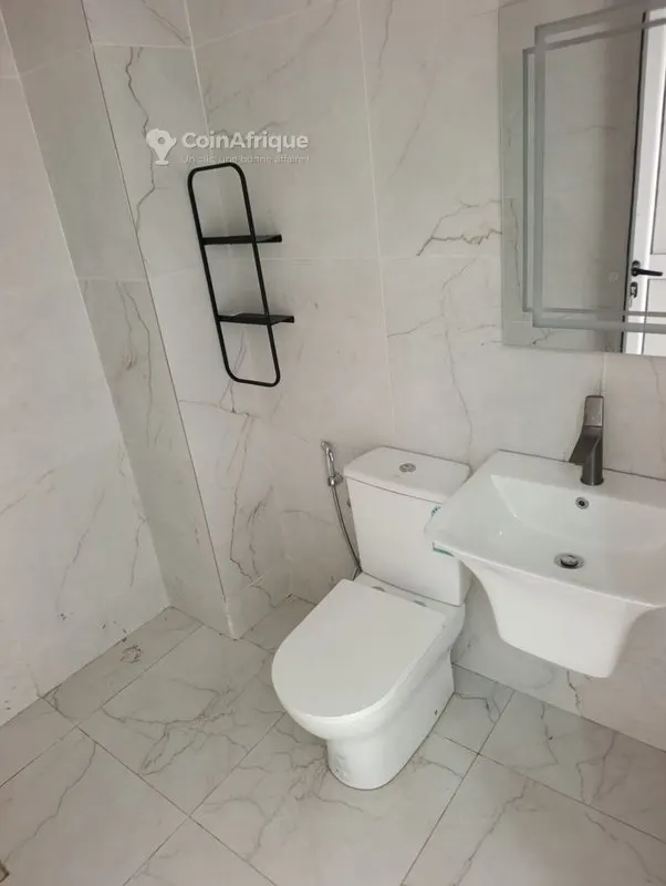 Appartement 2 pièces avec balcons — Abidjan