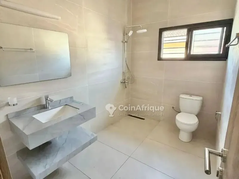 Villa duplex 4 pièces avec piscine — Bingerville Cité Karmélia