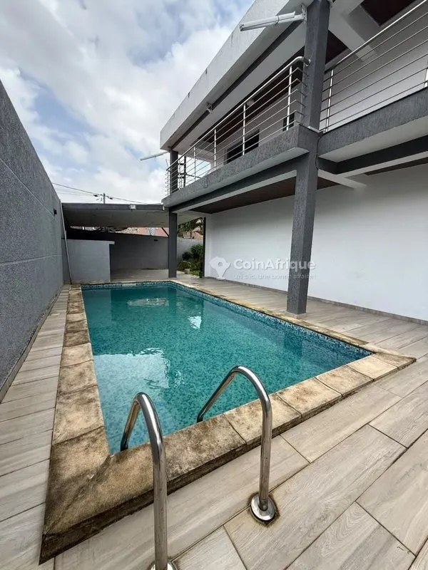 Villa duplex 7 pièces avec piscine — Cocody Angré