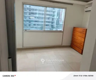 Appartement 3 pièces rénové avec piscine — Plateau