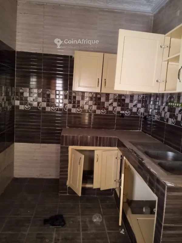 Villa 4 pièces plain-pied avec garage — Cocody Riviera Atoban