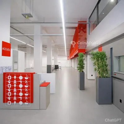 Showroom 700 m² — Treichville Boulevard de Marseille