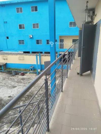 École professionnelle 1400 m² — Yopougon Toit-Rouge