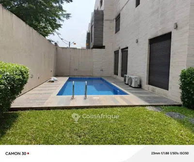 Villa triplex 5 pièces avec piscine — Cocody Riviera 3