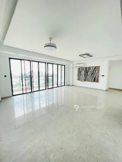 Appartement 4 pièces avec ascenseur — Marcory Zone 4