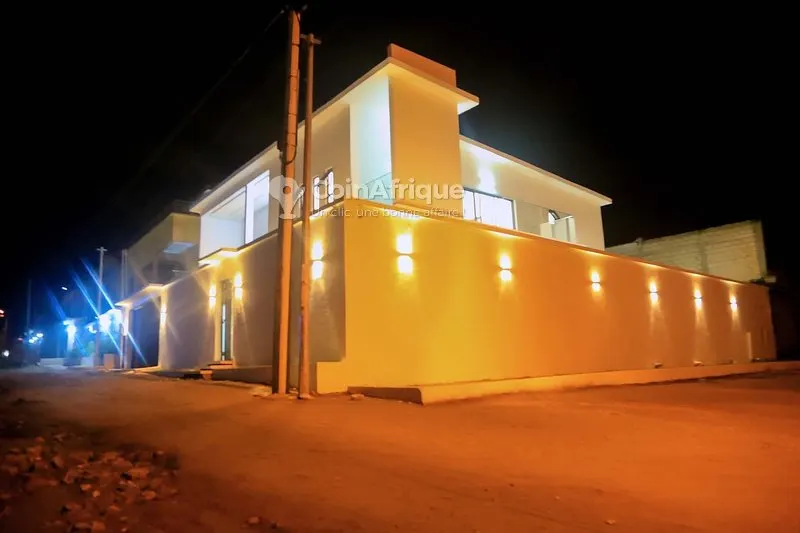 Villa duplex haut standing 6 pièces — Bingerville Akandjé