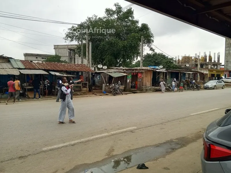 Terrain commercial 630 m² — Riviera M'badon
