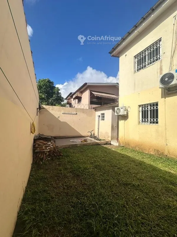 Villa duplex 4 pièces avec piscine — Cocody Angré Cité Victoria