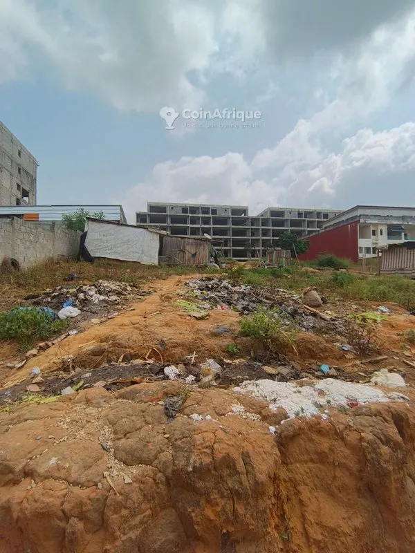 Terrain 600 m² — Cocody Angré 9e tranche