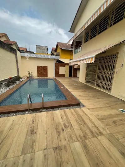 Villa duplex 8 pièces avec piscine — Cocody Angré 8ème tranche