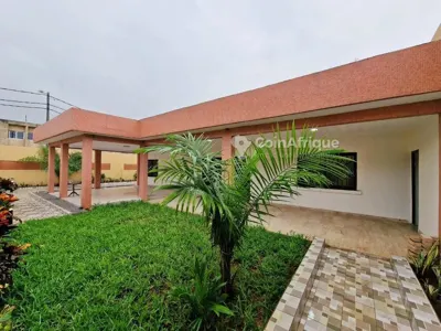 Villa basse 6 pièces avec jardin et terrasse — Plateau (II Plateaux Les Perles)