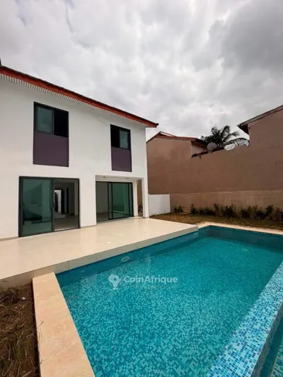 Villa duplex 4 pièces avec piscine — Cocody Riviera 4 Mbadon