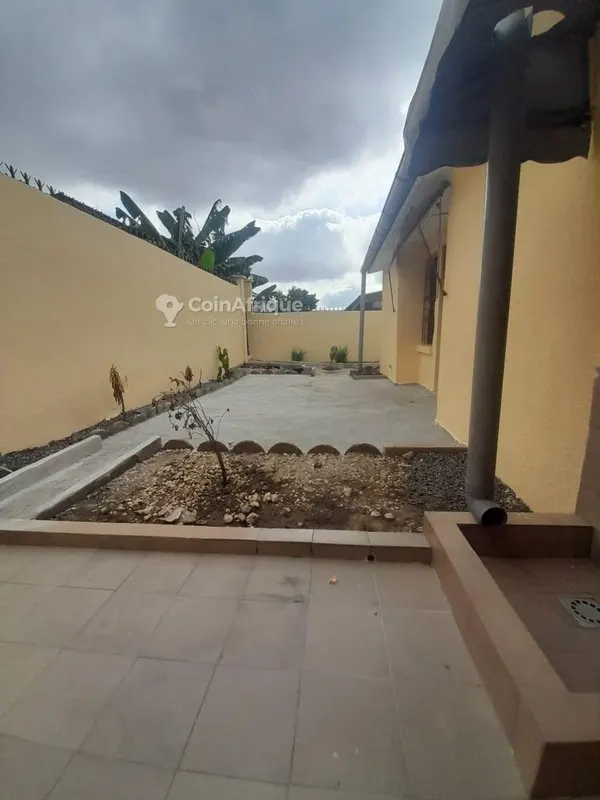 Villa duplex 5 pièces (3 chambres) — Cocody Rosiers Riviera Palmeraie