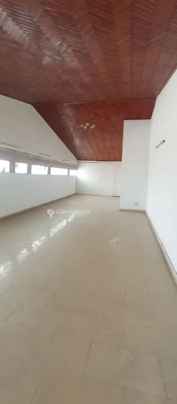 Villa duplex 15 pièces avec 2 cuisines — Cocody Angré 8e tranche