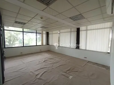 Bureaux cloisonnés 6 pièces — Le Plateau