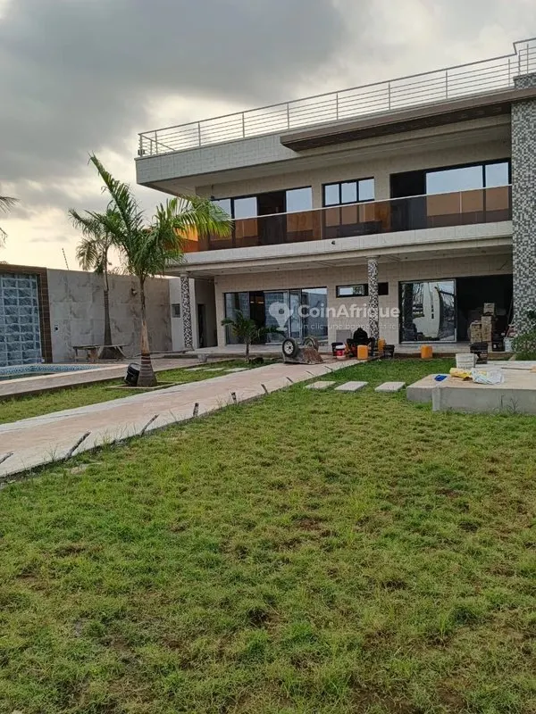 Villa duplex 8 pièces pieds dans l'eau — Cocody Riviera 4 M'Pouto
