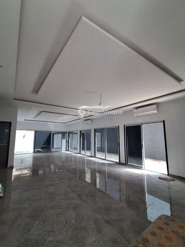 Villa duplex 6 pièces avec piscine — Bingerville