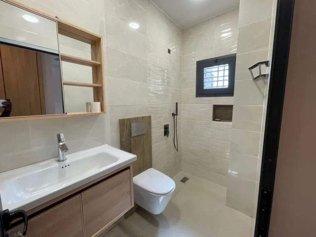 Appartement 3 pièces 2 chambres — Cocody Angré 8ème Tranche