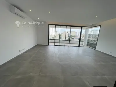 Appartement 4 pièces avec balcon — Zone 4