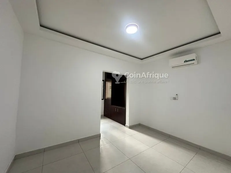 Appartement 4 pièces — Cocody Riviera M'badon