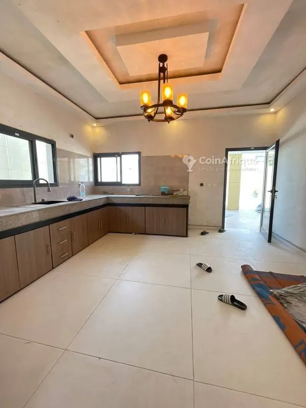 Villa triplex 8 pièces avec piscine — Cocody Angré