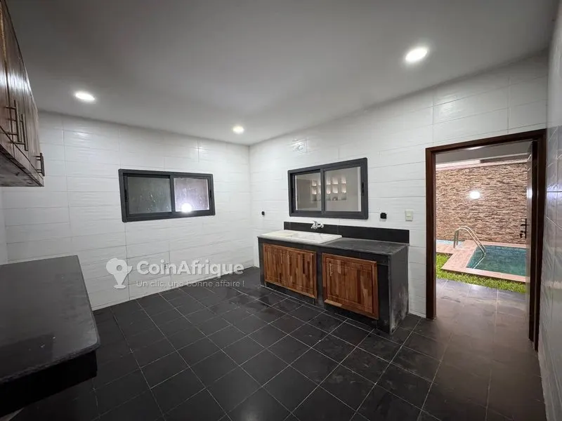 Villa duplex 6 pièces avec piscine — Cocody Angré