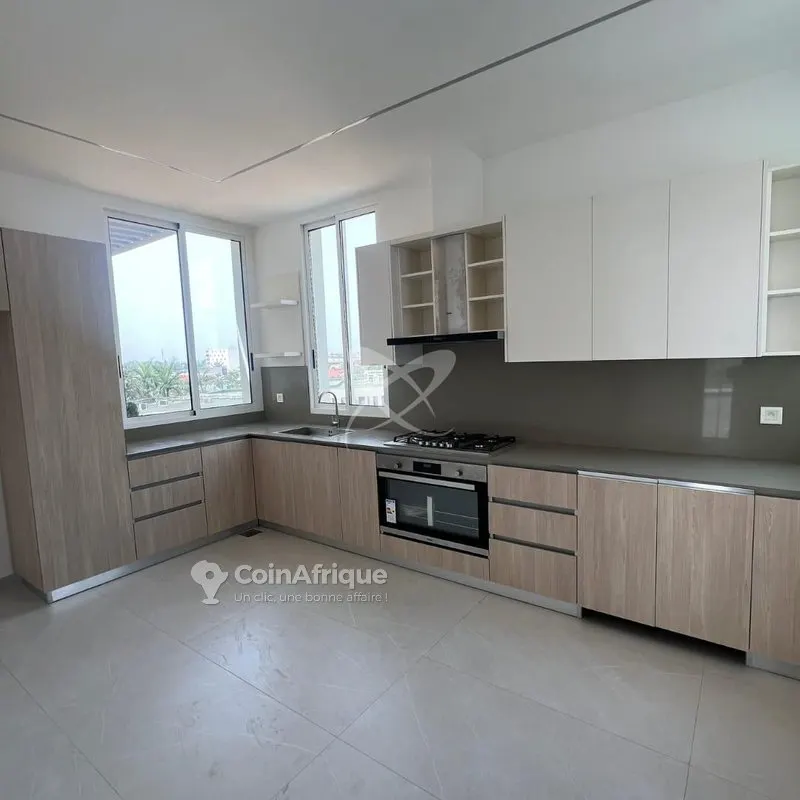 Appartement haut standing 4 pièces — Cocody 2 Plateaux Vallon
