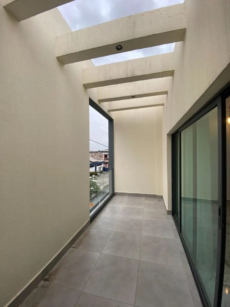 Maison 5 pièces avec piscine — Cocody Angré