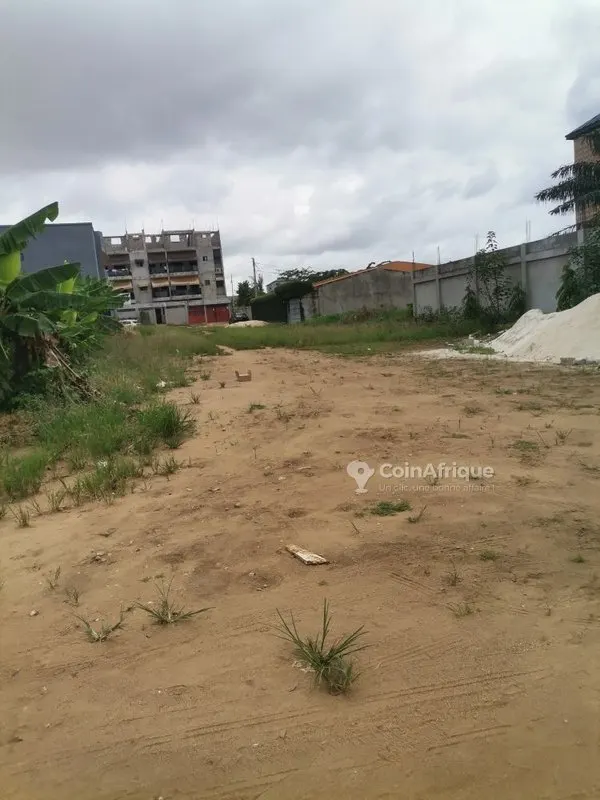 Terrain 1200 m² avec ACD — Songon Garage Machine