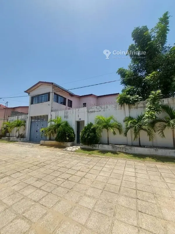 Villa duplex 5 pièces avec garage — Cocody Riviera Faya