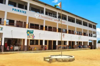 École 18 salles de classes — Bingerville
