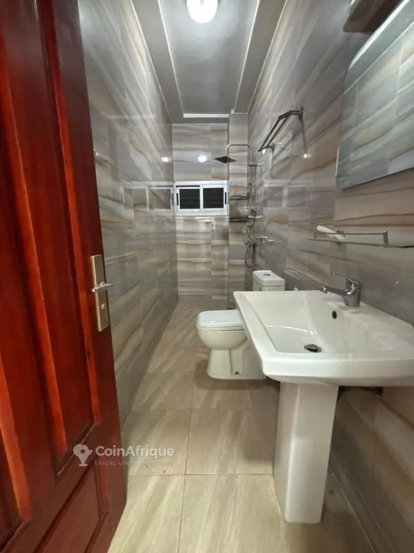 5 appartements 3 pièces climatisés avec balcons — Bingerville Fehkesse Oribat