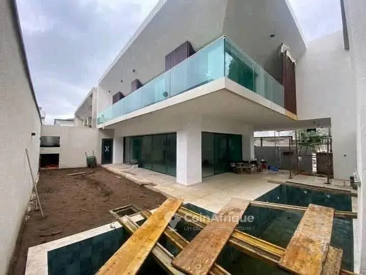 Villa duplex 7 pièces avec piscine — Cocody Riviera 3