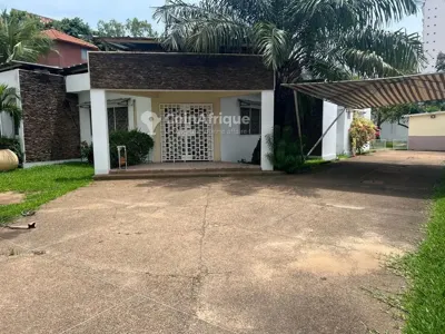 Villa basse 6 pièces avec piscine — Marcory Zone 4