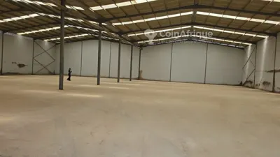 Entrepôt 3 000 m² avec zone industrielle — Yopougon PK25