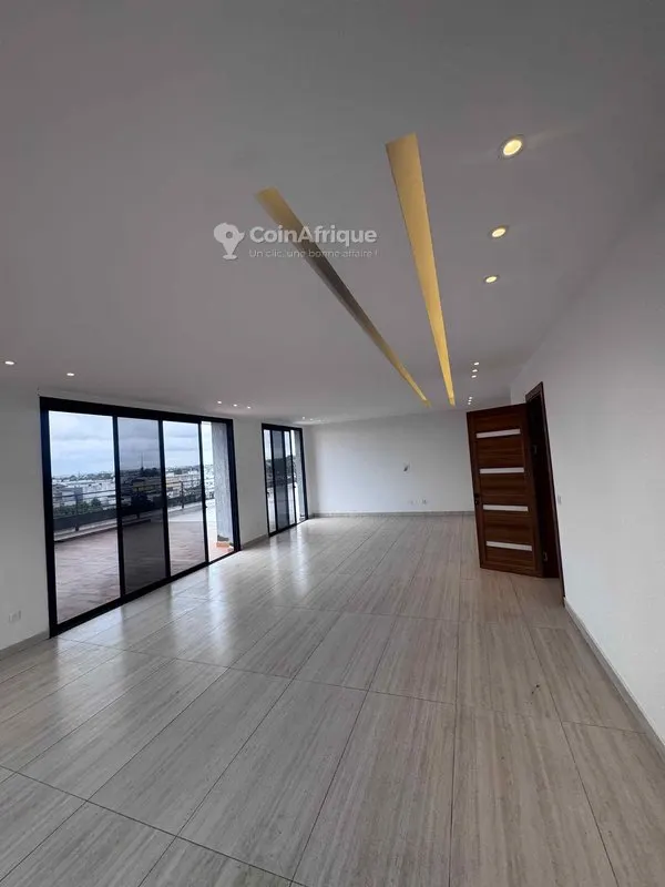 Location appartements 5 pièces - cocody