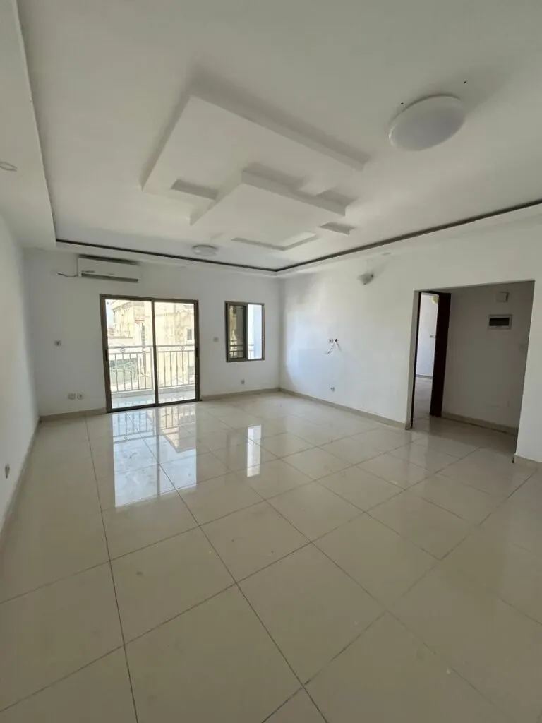 Appartement 3 pièces 2 chambres — Cocody M'Badon