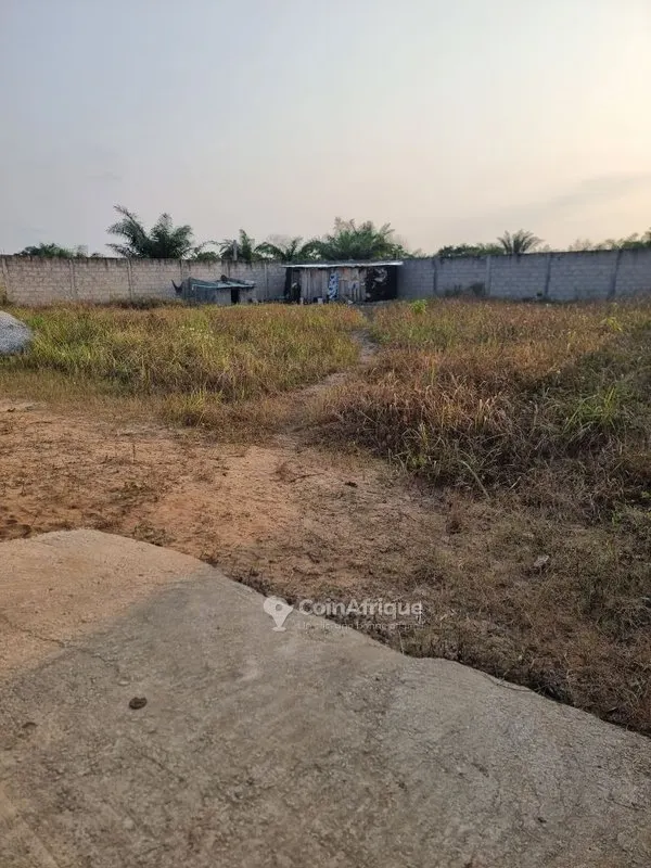 Terrain plat clôturé 835 m² — Bingerville Anan