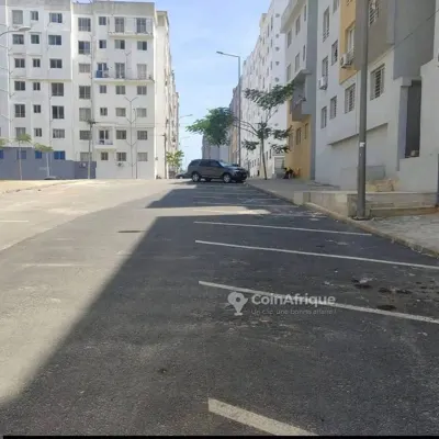Appartement 4 pièces avec ascenseur — Yopougon Locodjro Cité Adoha