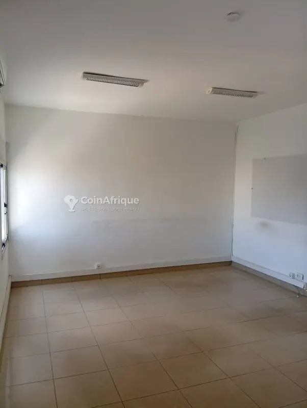 Location appartement 7pieces à Treichville chu