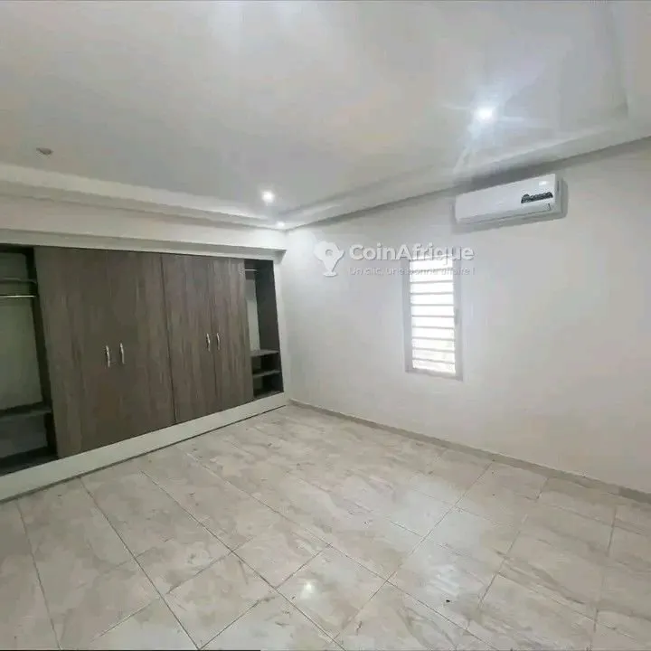 Villa triplex 8 pièces avec piscine — Riviera Attoban