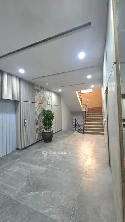 Appartement F3 avec piscine et ascenseur — Marcory Zone 4