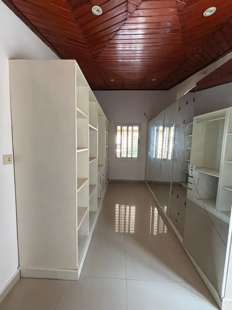 Maison 7 pièces 5 chambres avec jardin — Grand Bassam